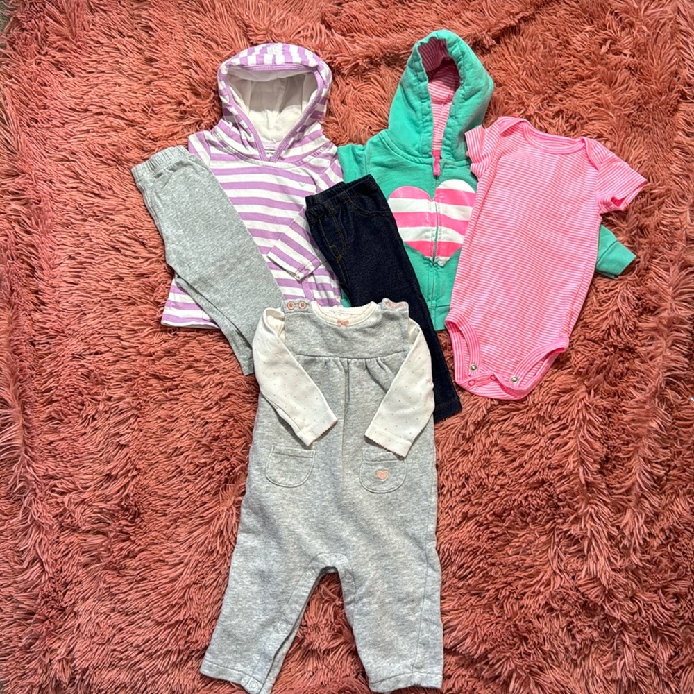 Lot of 3 Carter’s girl outfits size 9 months